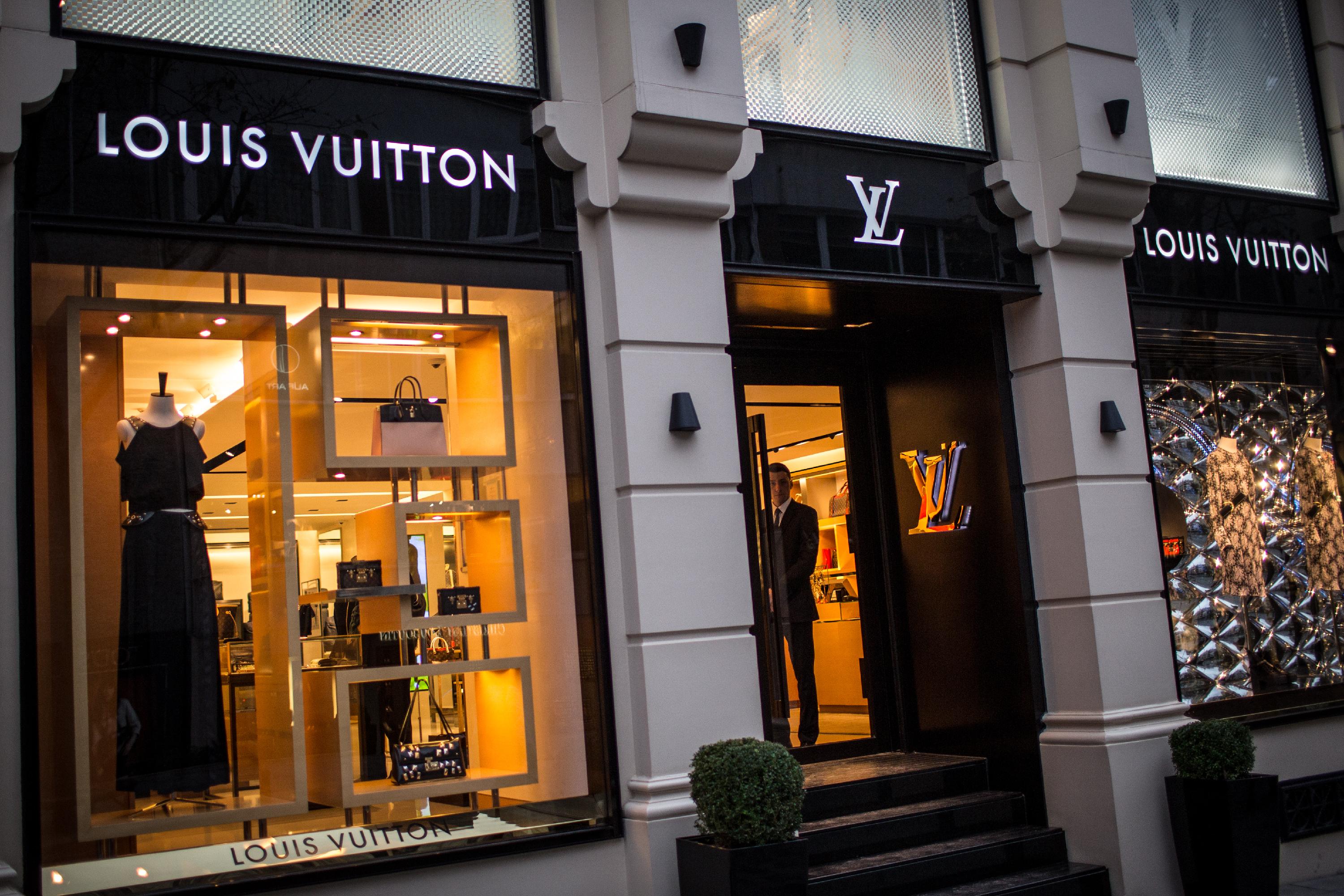 LVMH Just Proved Rich People Are Using Stock Market Gains to Buy Pricey Handbags and Shoes ...