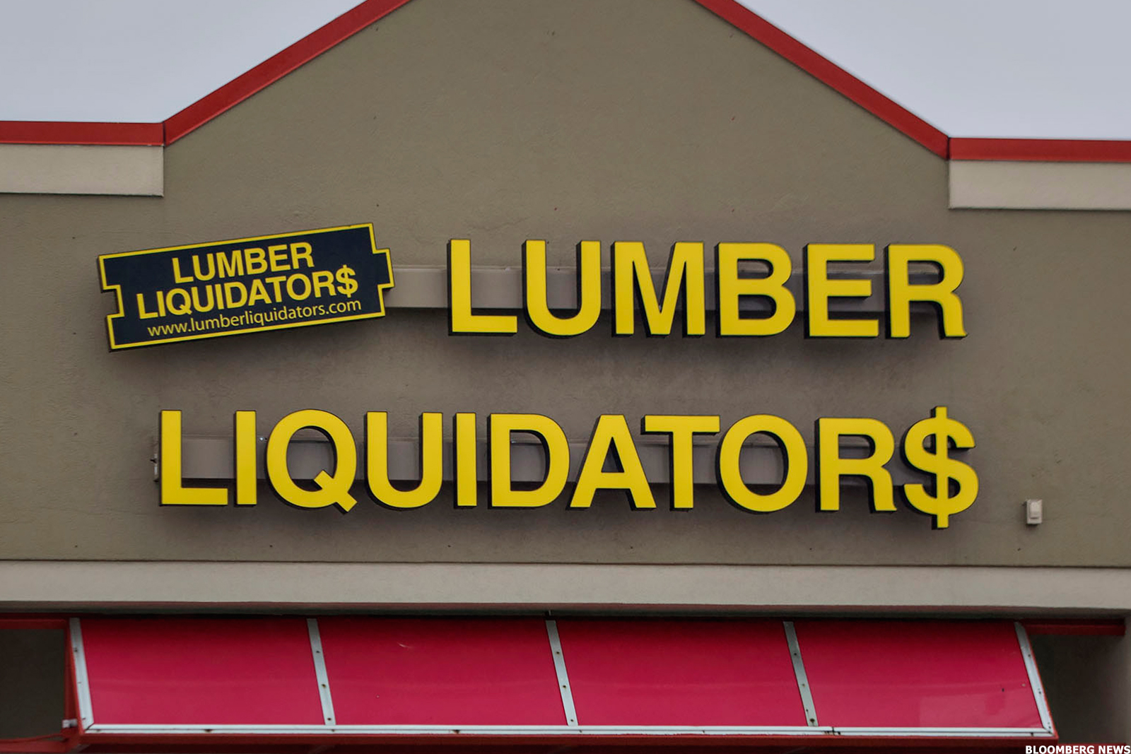 lumber-liquidators-stock-falls-following-credit-suisse-downgrade
