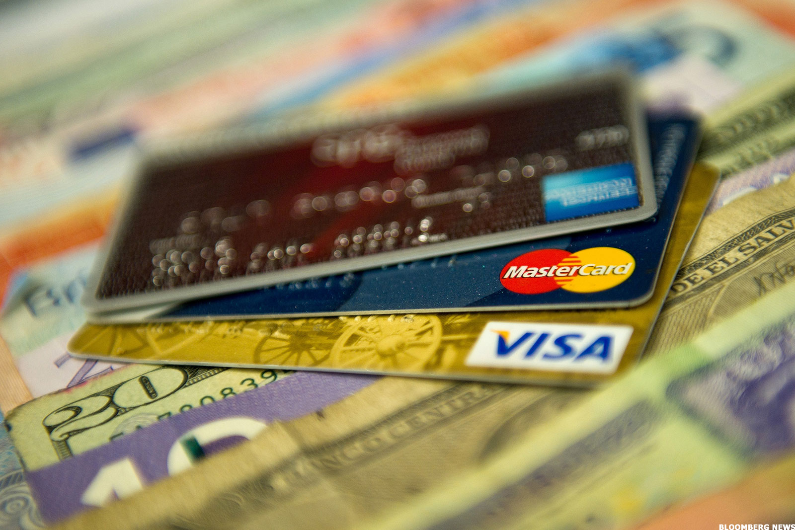 What's the Average U.S. Credit Card Debt by Income and Age in 2019? - TheStreet