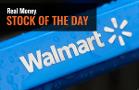 Wall Street Sticks With Walmart Stock as Holidays Lie Ahead