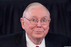 Billionaire Charlie Munger Bets Big on This Dividend Growth Stock ...